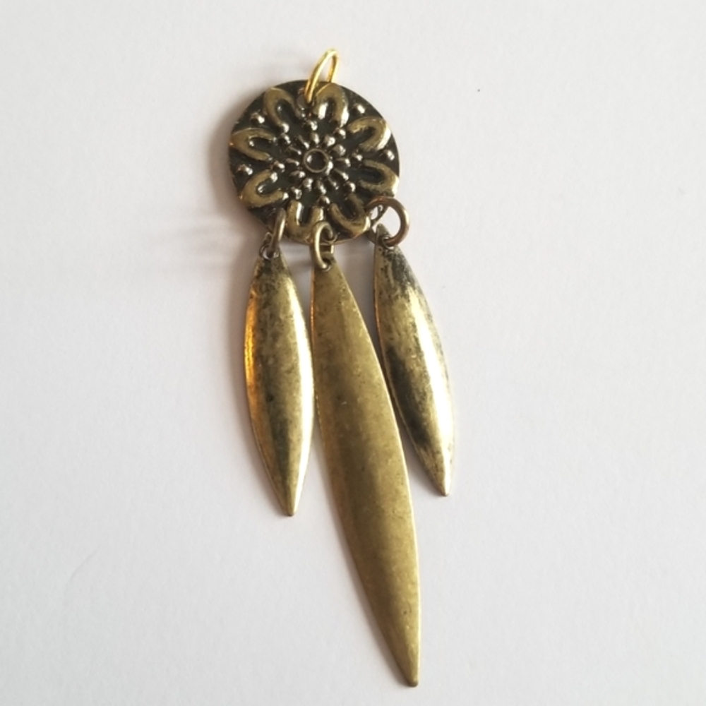 Dreamcatcher pendant charm gold tone metal southwestern style boho